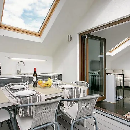 Four-bedroom Holiday In بيت للعطل