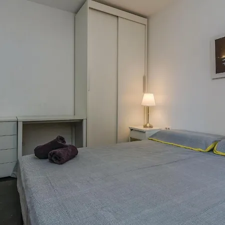 Four-bedroom Holiday In بيت للعطل زادار