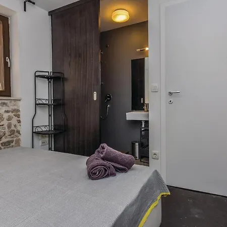 Four-bedroom Holiday In بيت للعطل زادار